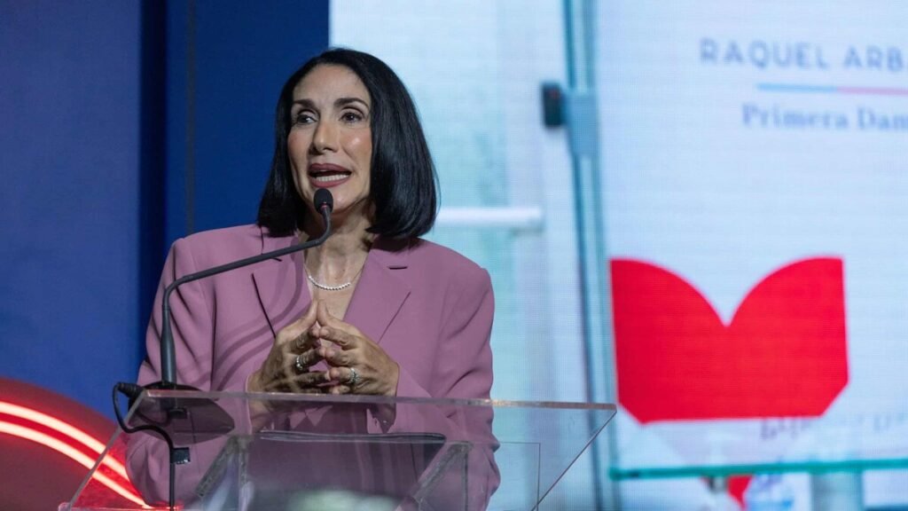 Embarazos adolescentes caen 41.5 %, aunque el Gobierno insiste en que el problema sigue siendo un "flagelo social"