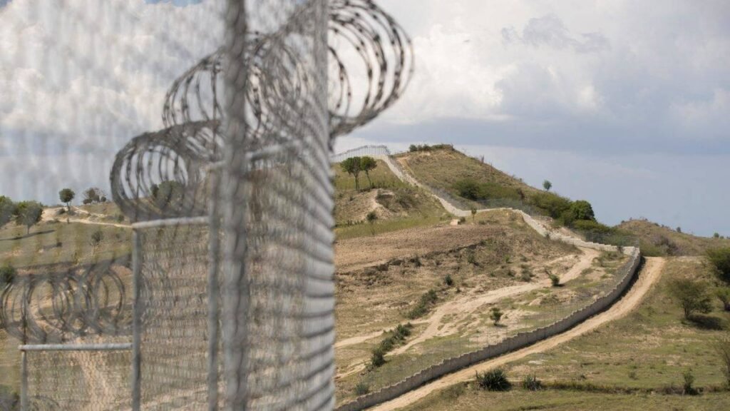 Gobierno prevé licitar 13 kilómetros pendientes del muro fronterizo
