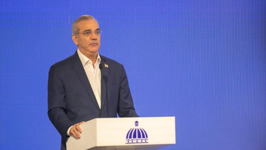 Abinader presenta permiso digital para menores y pone foco en el atraso de los trámites estatales