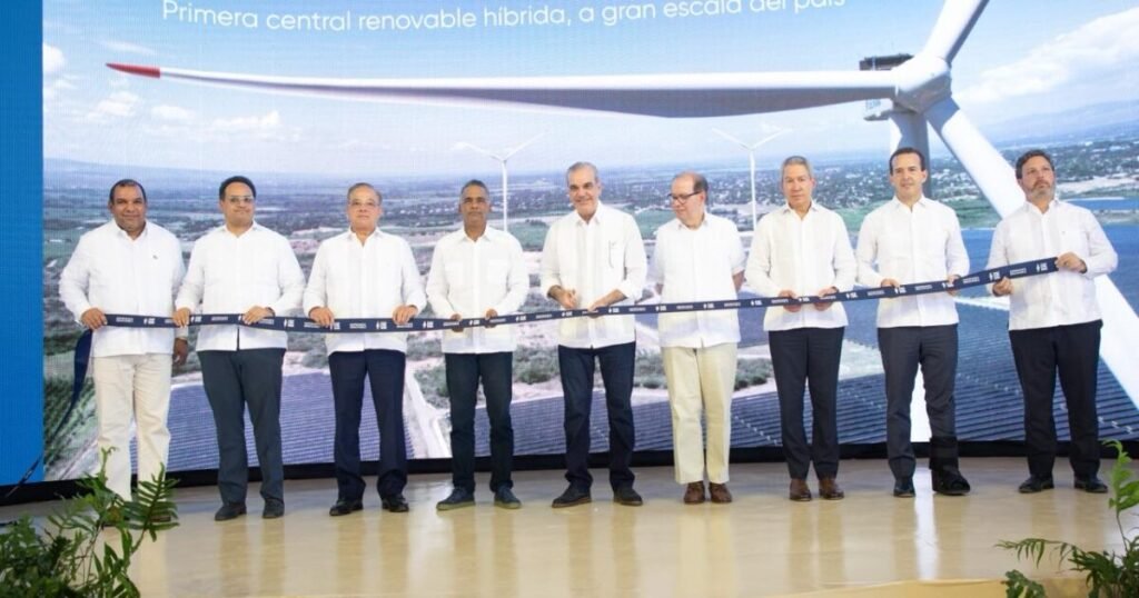 Abinader inaugura en Valverde la central Esperanza Renovable y aumenta el foco sobre las metas eléctricas