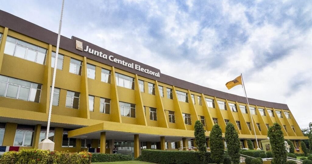 Dominicanos en Nueva York respaldan decisión de la JCE sobre encuestas fuera de plazo