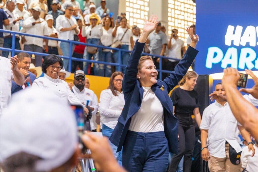 Carolina Mejía presenta balance del PRM en Barahona y reafirma su ruta presidencial