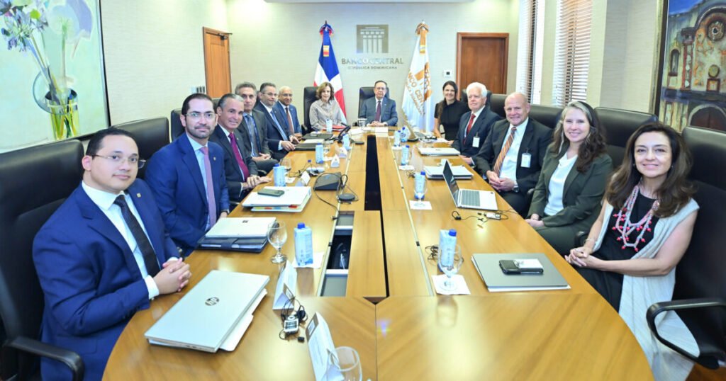Misión del Tesoro de EE.UU. evalúa con el Banco Central avances y retos en inclusión financiera y crédito