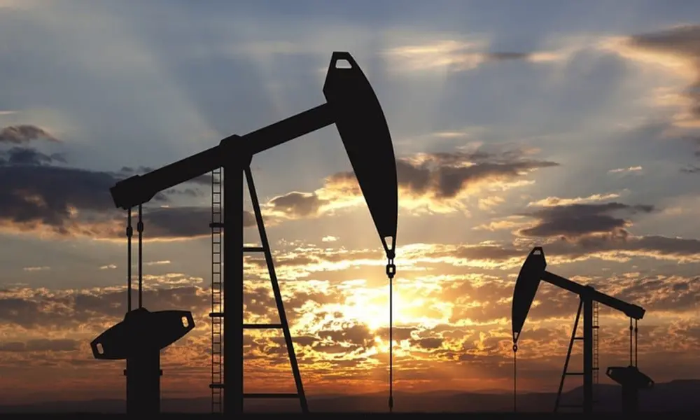 El petróleo cae, pero la tensión en Ormuz mantiene la presión sobre el mercado