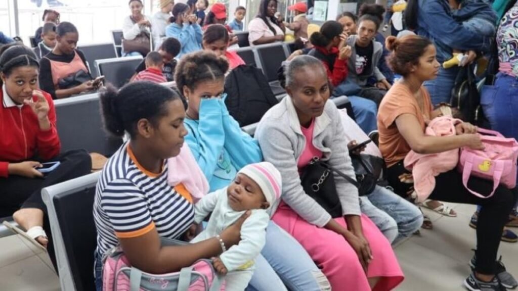 Aumentan las afecciones respiratorias y se llenan las emergencias pediátricas en Santo Domingo