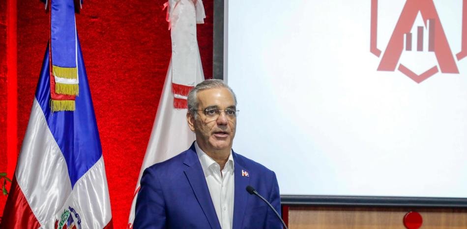 Abinader dice que la pobreza monetaria tocó un mínimo histórico, pero no precisó el informe que lo sustenta
