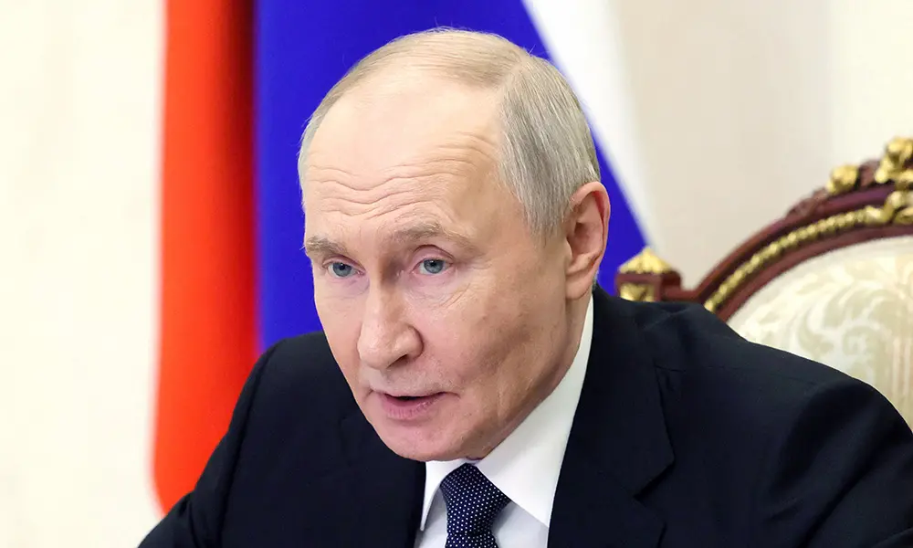 Putin viaja a China en busca de más ingresos por petróleo y gas para aliviar la economía rusa