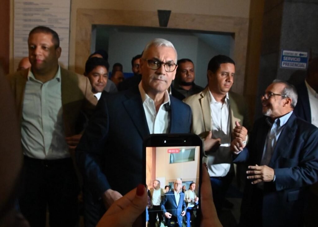 Gonzalo Castillo anuncia su intención de ir por la Presidencia en 2028 tras fallo que lo favorece
