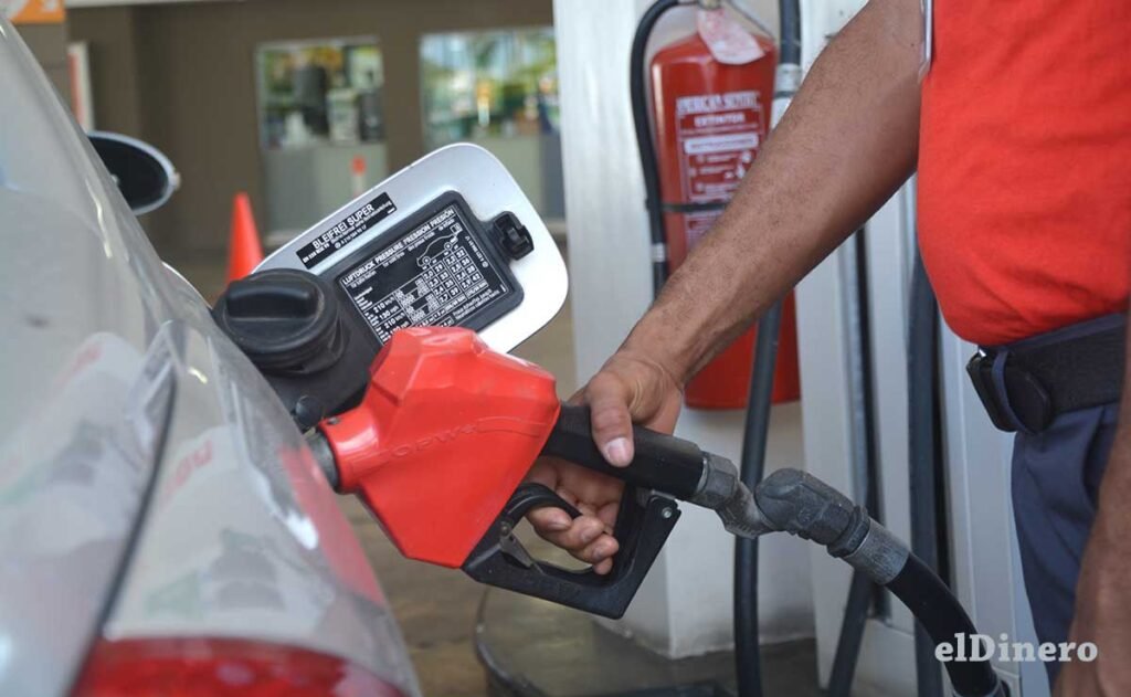 Los combustibles han duplicado su precio en seis años pese a que el Estado recauda más de lo que subsidia