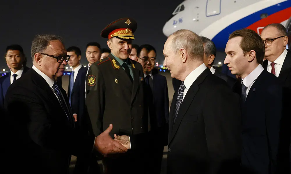 Putin viaja a Pekín para reforzar una alianza atravesada por el aislamiento de Moscú