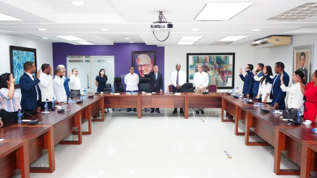 PLD suma médicos y exdirigentes del PRM en una actividad marcada por el debate sobre la salud