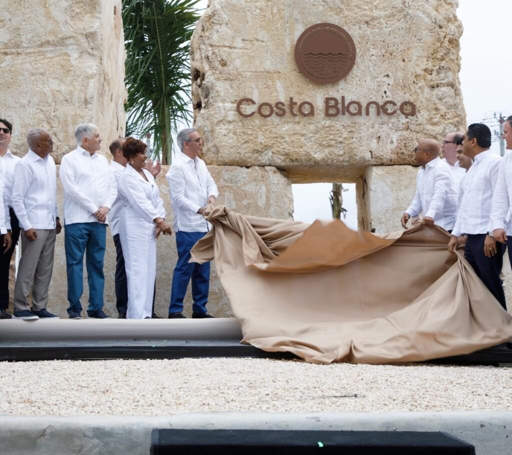 Abinader presenta una inversión superior a RD$20 mil millones para transformar Boca Chica
