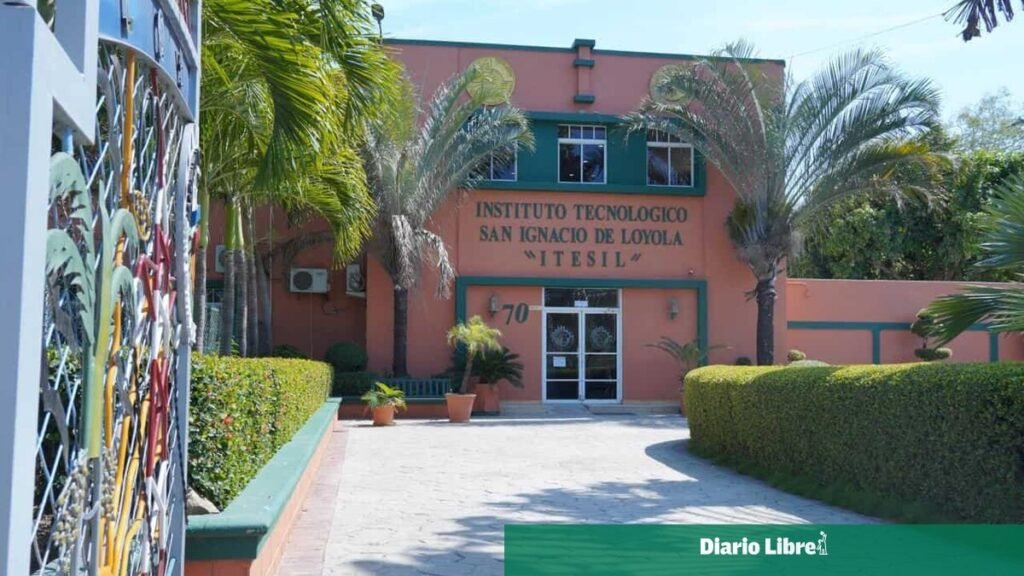 Loyola recibe un premio mientras persiste el reclamo por la deuda de la frontera