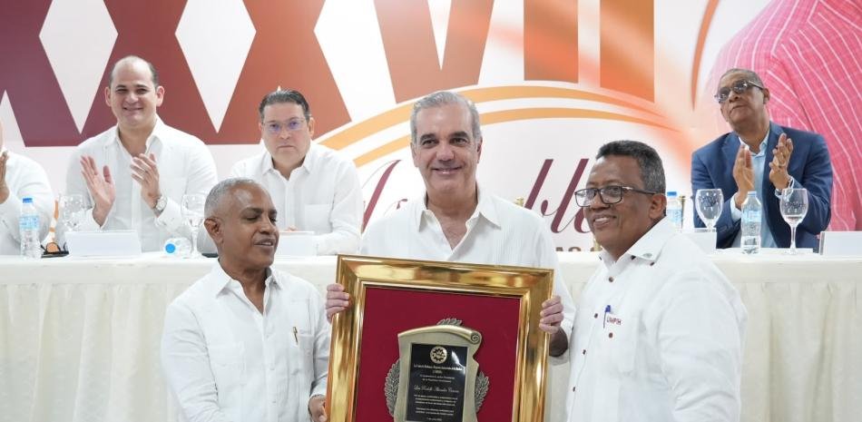 Industriales de la harina distinguen a Abinader, Sanz Lovatón y Adolfo Pérez en su asamblea anual