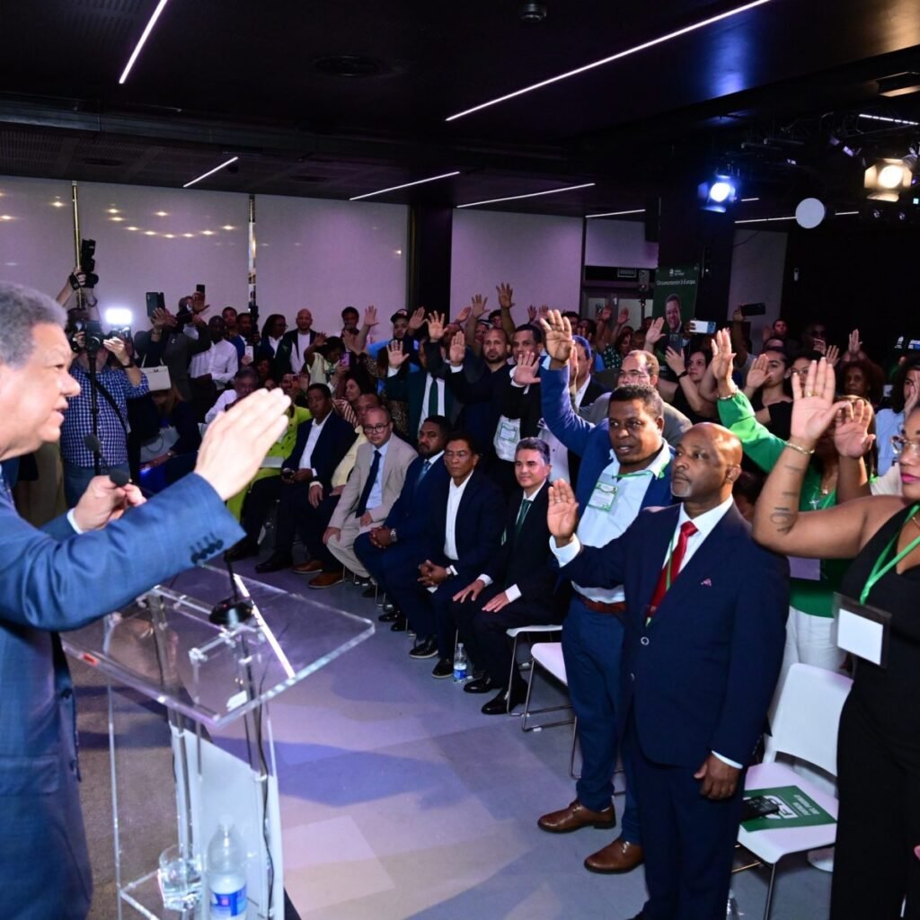 Leonel encabeza en Madrid la juramentación de dirigentes del PRM, PLD y PED en Fuerza del Pueblo