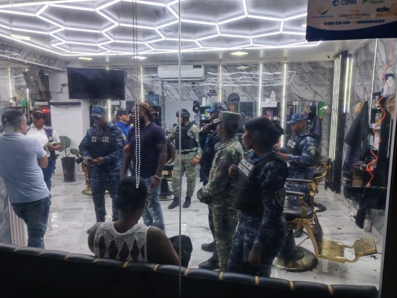 Vecinos alertan sobre reincidencias e irregularidades en negocios de Ciudad Juan Bosch