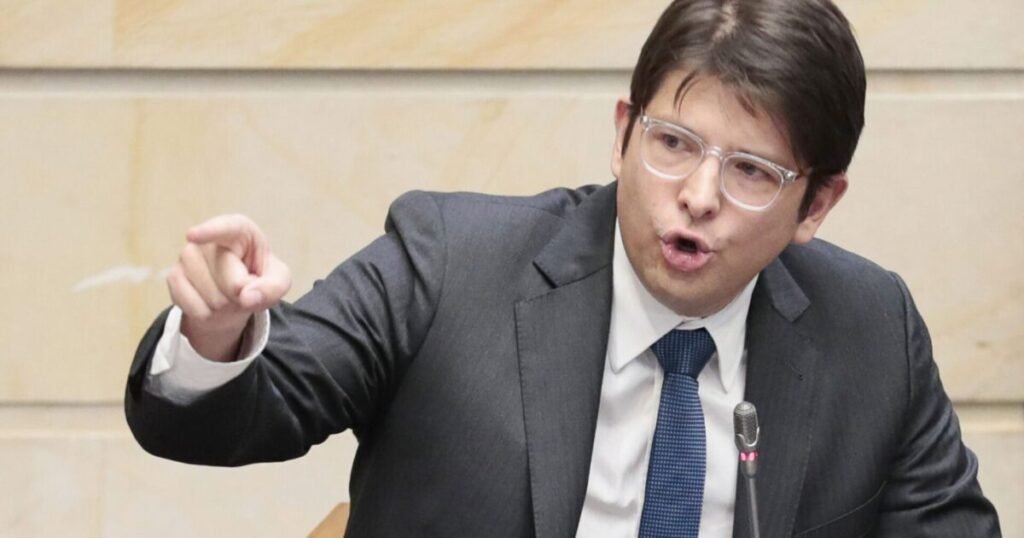 Un año después del ataque a Miguel Uribe, siguen las dudas sobre seguridad e impacto político en Colombia