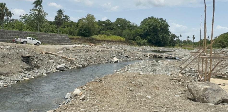 Medio Ambiente admite que sigue la extracción ilegal de arena en el Camú pese a los operativos