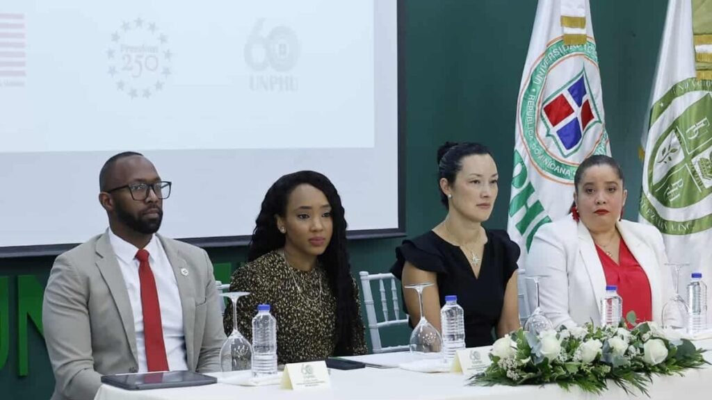 Lanzan proyecto sobre ciudadanía digital e IA mientras persiste la brecha tecnológica en comunidades de RD