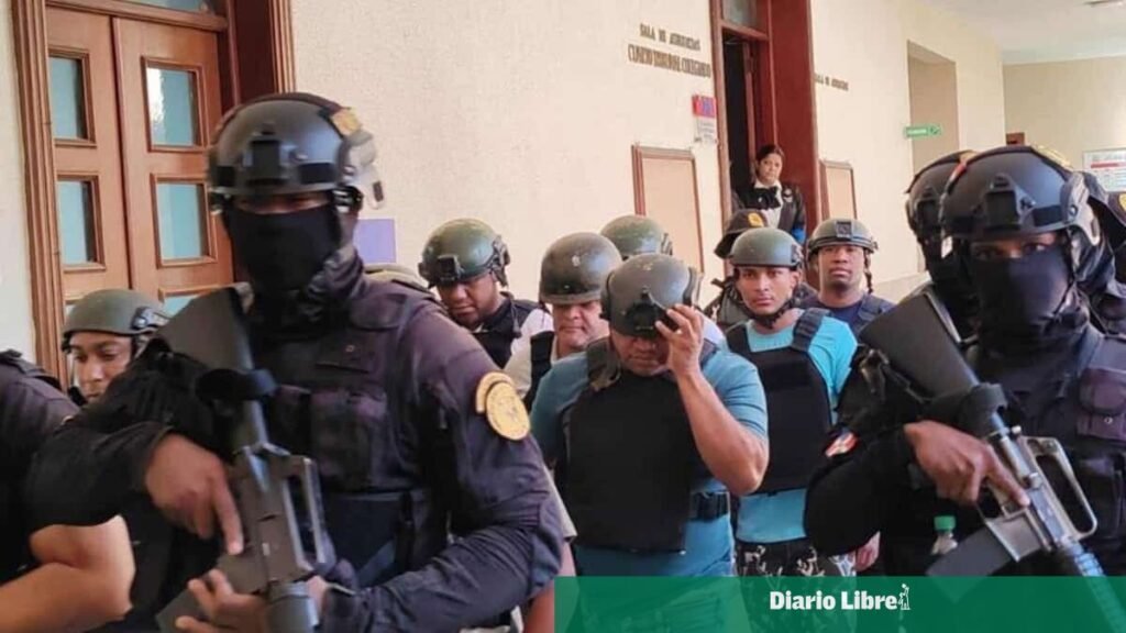 Negocian penas en caso del robo de casi un millón de municiones a la Policía mientras crecen las preguntas sobre control interno