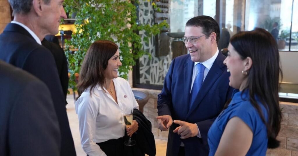 Gobierno presenta ante diplomáticos datos de inversión y exportación en medio de reclamos por resultados