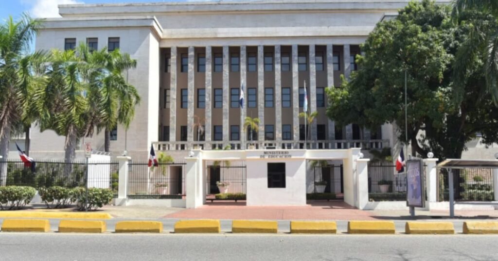 Evaluación docente alcanza 95.4 % de avance, pero sigue pendiente aclarar su efecto en las aulas