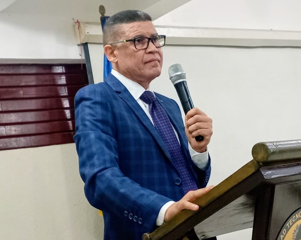 Ricardo Nieves llama a enfrentar la desinformación digital con ética y apego a la verdad