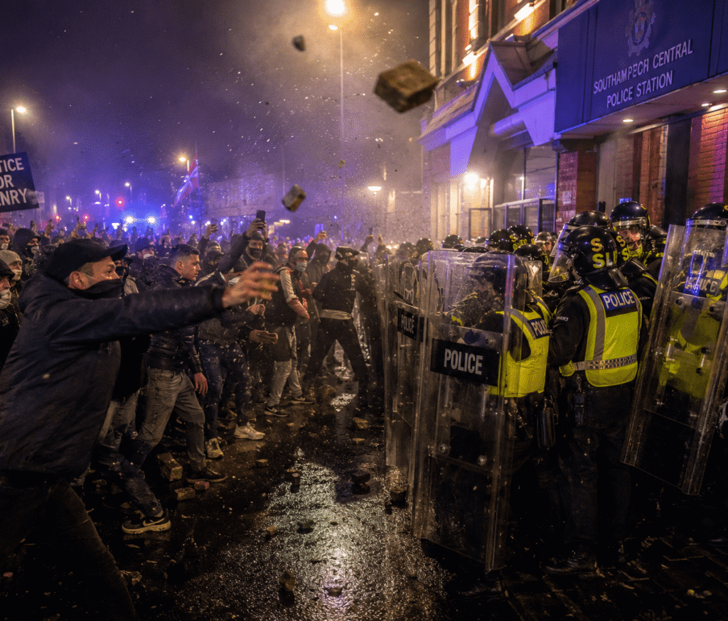 Southampton vive disturbios y reaviva las críticas a la respuesta policial en el caso Henry Nowak
