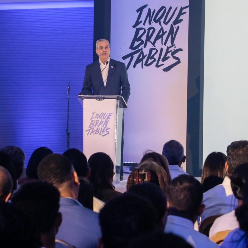 Abinader presenta “Inquebrantables” y destaca el uso de fondos recuperados para impulsar a la juventud