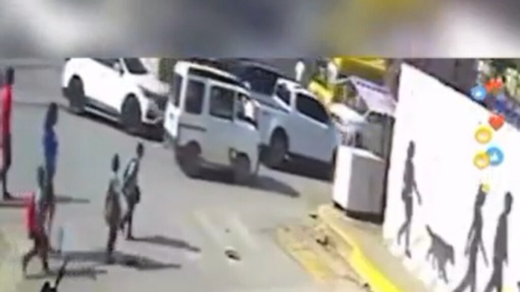Niña cae en alcantarilla destapada en Brisas del Este y reactiva alerta por riesgos en la vía pública