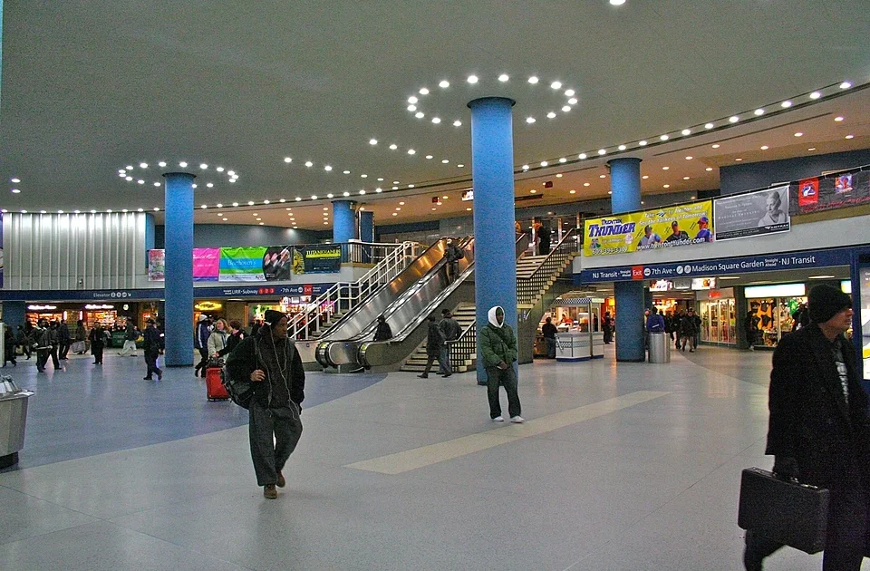 Seis heridos en un ataque con arma blanca en Penn Station y persisten dudas sobre la seguridad en Manhattan