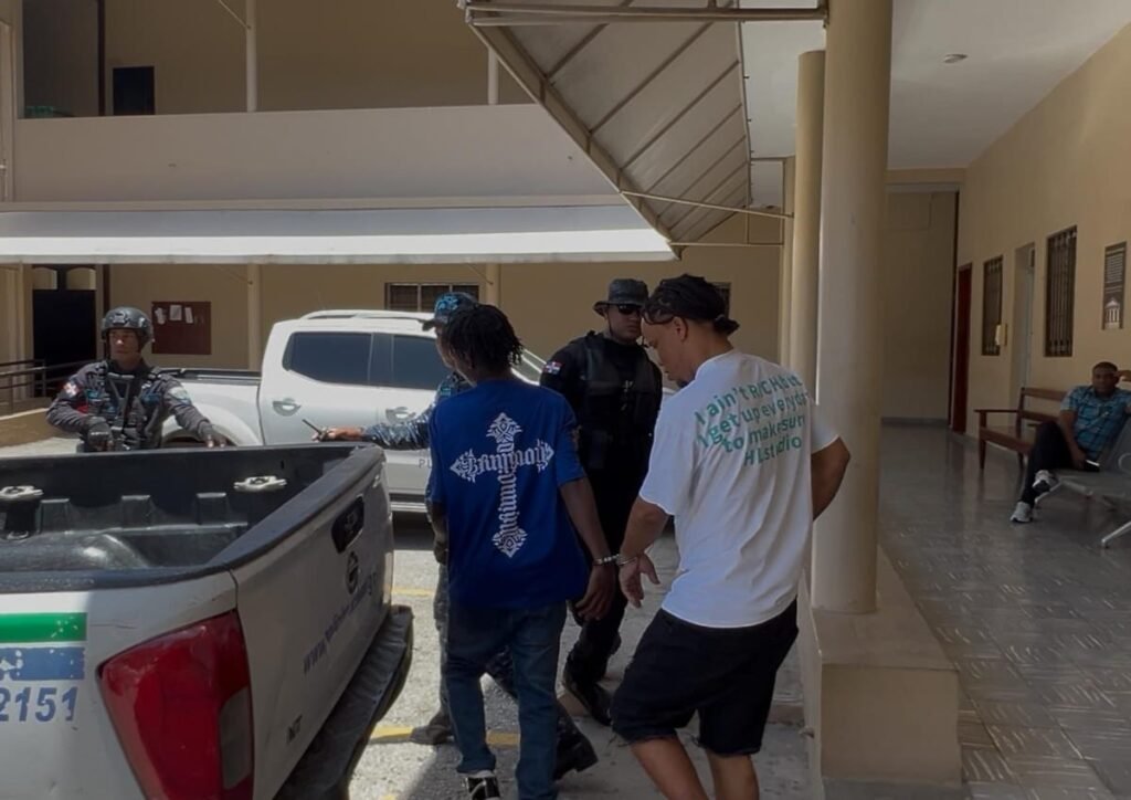 Imponen prisión preventiva a dos acusados de homicidio tras meses prófugos y disturbios en Barahona