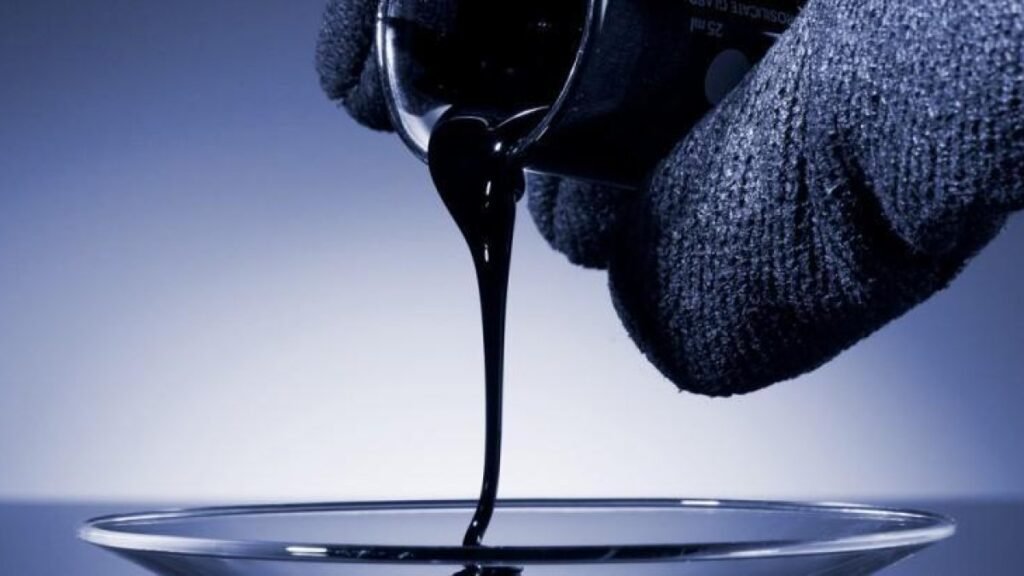 El petróleo cede y aumenta la exigencia sobre su efecto en los precios