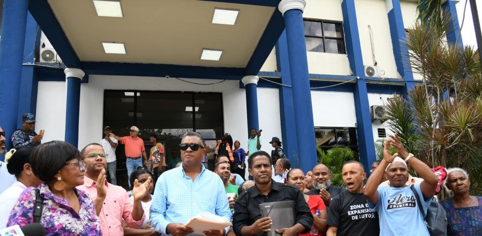 Protesta en Hato Nuevo expone falta de respuesta oficial ante basura y calles intransitables