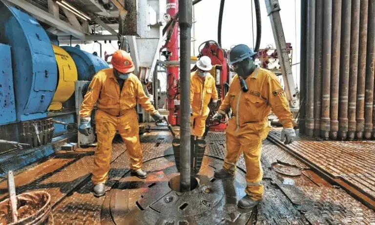 El WTI retrocede mientras siguen las dudas por Irán y Wall Street cierra sin rumbo definido
