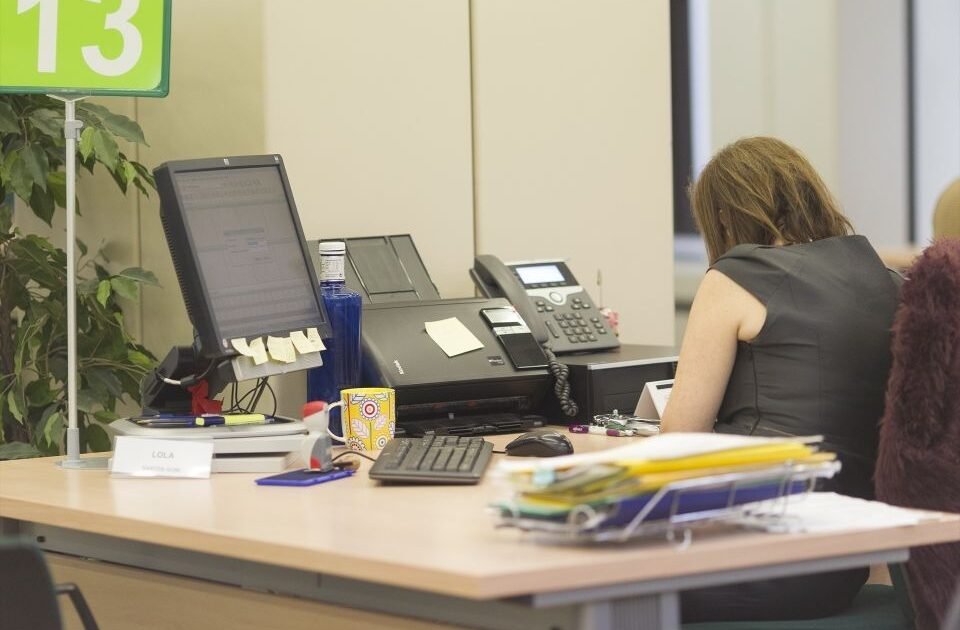 La IA acelera la presión sobre el empleo y empuja la figura del “trabajador centauro”