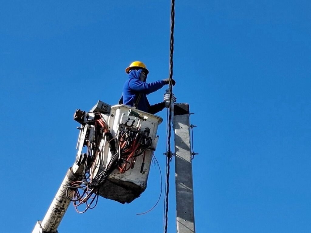 Edenorte invierte RD$4.7 millones en Loma de La Piña para atender solo 89 clientes