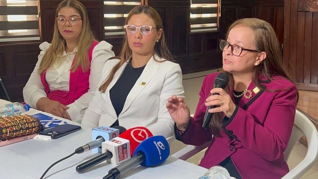 Santiago sigue recibiendo unas 400 denuncias al mes por violencia de género e intrafamiliar