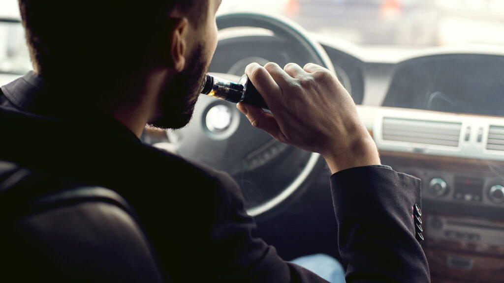 El vapeo altera miles de genes en la boca y su impacto varía según dispositivo y sabor