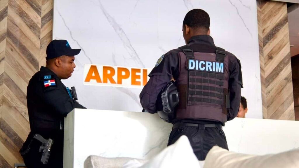 Autoridades inspeccionan torre de Piantini mientras persisten dudas por muerte de madre e hijo