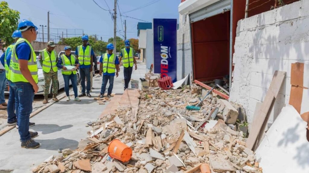 Demolición de bancas en aceras expone fallas de control sobre el uso del espacio público en el DN