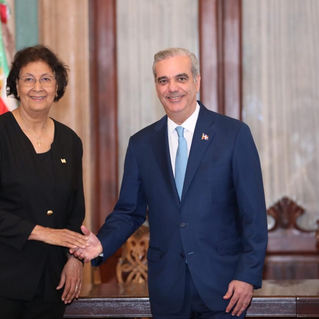 Abinader y Geerlings-Simons sitúan la conectividad aérea como eje de integración entre República Dominicana y Surinam