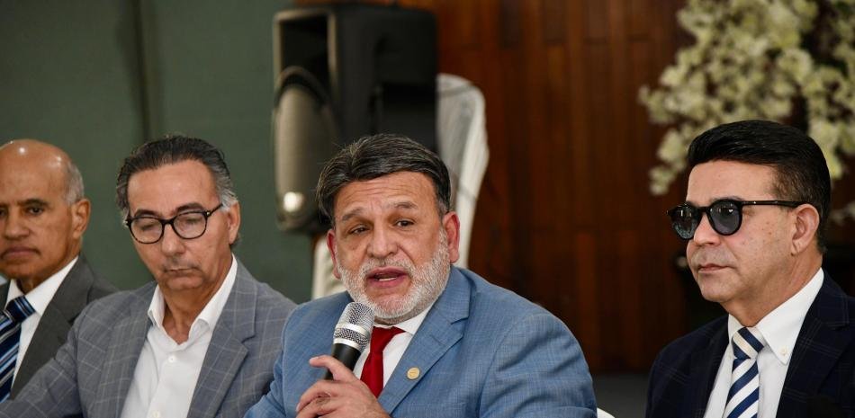 Comerciantes dicen a Abinader que otra subida de combustibles afectaría la canasta básica