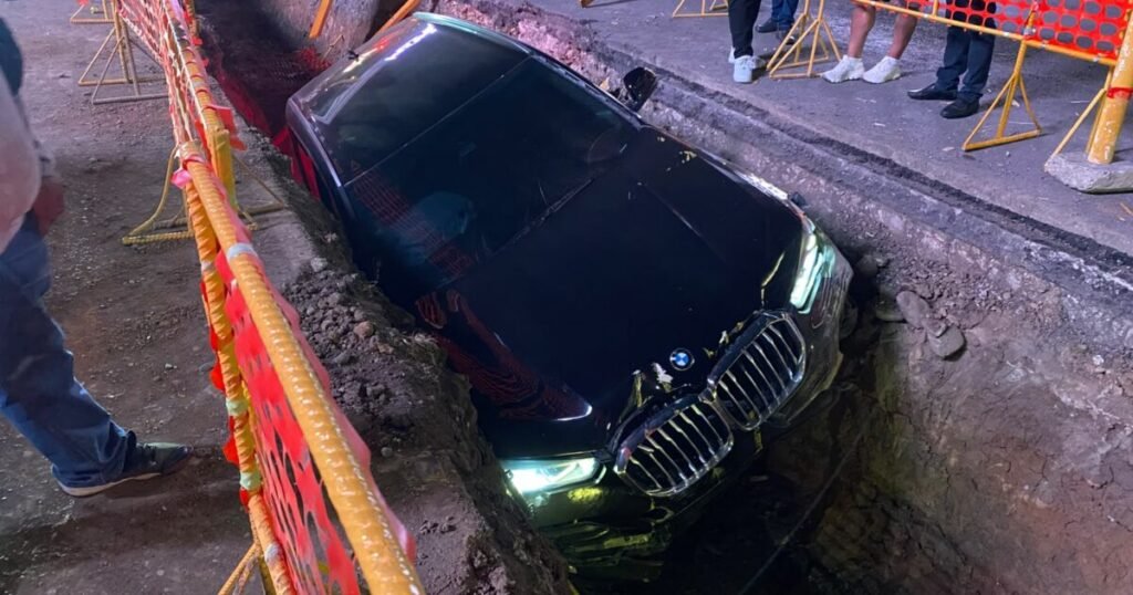Jeepeta cae en excavación de obra pluvial frente a Ágora Santiago Center y pone bajo lupa la zona intervenida