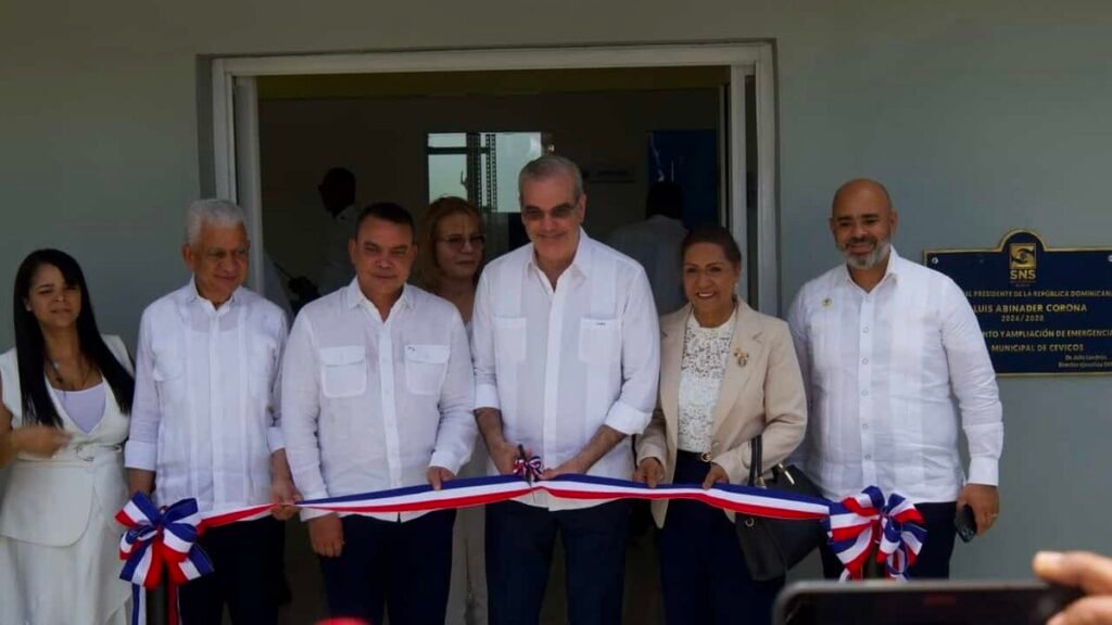Abinader inaugura obras en Sánchez Ramírez mientras persiste el reclamo por un hospital esperado durante 23 años