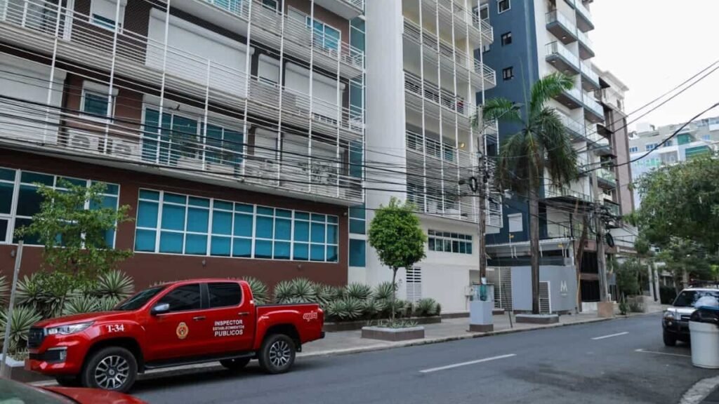 Fuego en una torre de Naco por un cortocircuito deja sin daños mayores el edificio