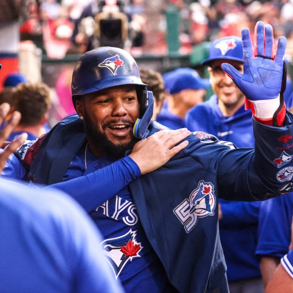 Cinco dominicanos siguen en carrera en MLB, pero la votación la lideran Clement y Ohtani