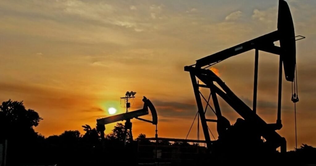 El petróleo de Texas cae 4,06 % y el mercado mantiene la atención sobre el acuerdo entre EE.UU. e Irán