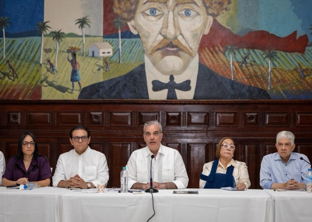 Abinader convoca Consejo de Ministros en Santiago para revisar obras y escuchar reclamos pendientes