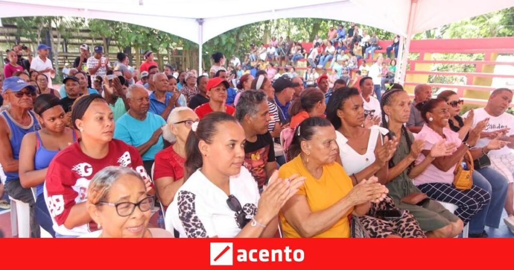 Gobierno entrega bono de emergencia por más de RD$4 millones a familias afectadas por lluvias en Espaillat